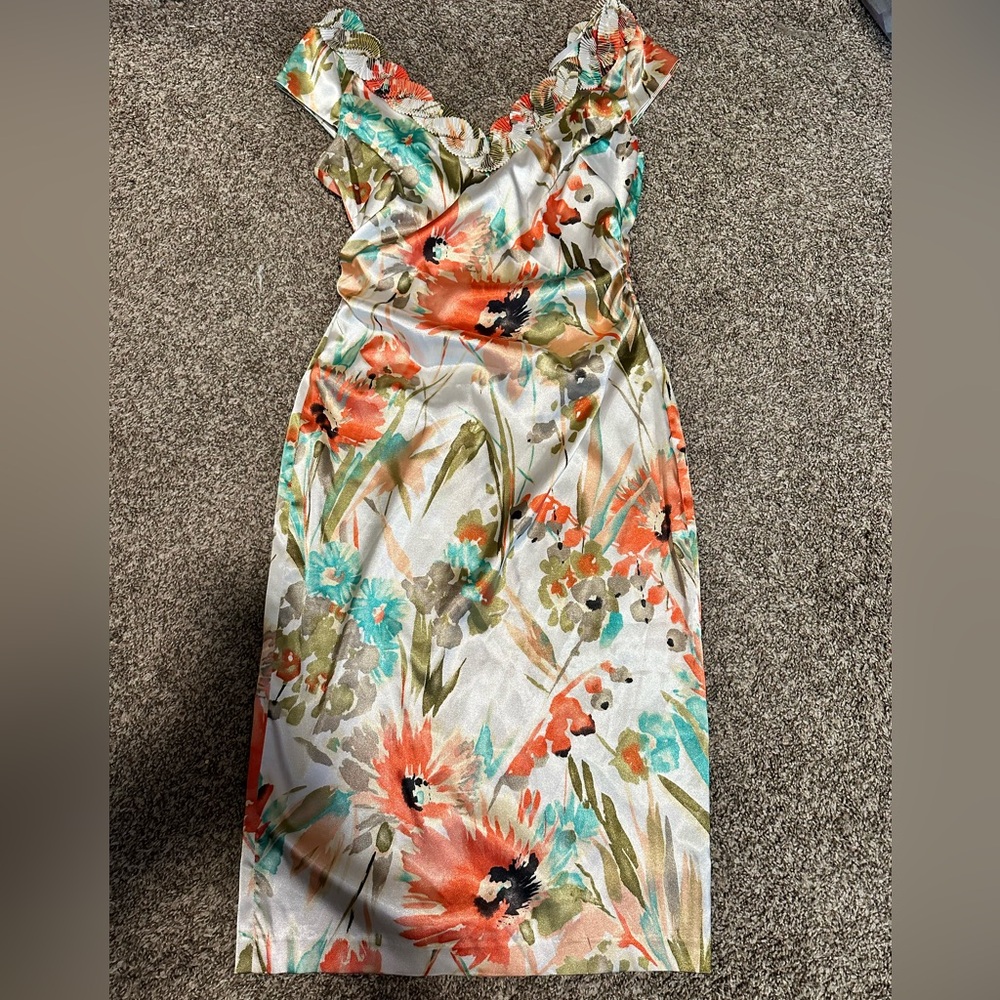 🚫SOLD🚫 Women’s beautiful dress size: 6